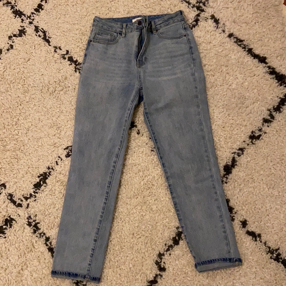 Pacsun light/mid wash mom jeans size 4 , 27